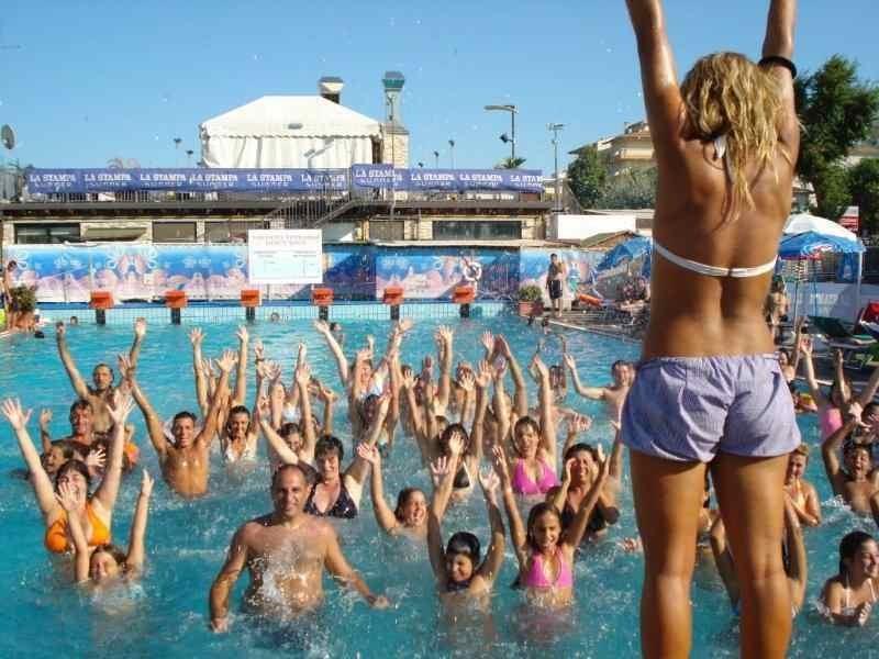ריצ'יונה Hotel Fucsia מראה חיצוני תמונה