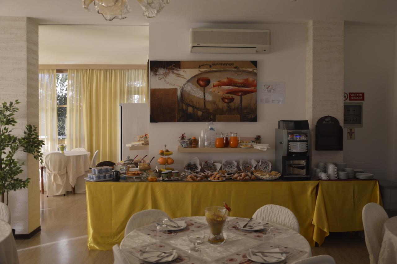 ריצ'יונה Hotel Fucsia מראה חיצוני תמונה