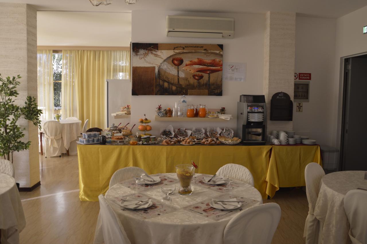 ריצ'יונה Hotel Fucsia מראה חיצוני תמונה