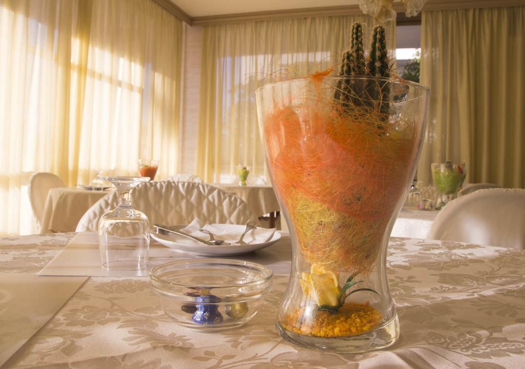 ריצ'יונה Hotel Fucsia מראה חיצוני תמונה