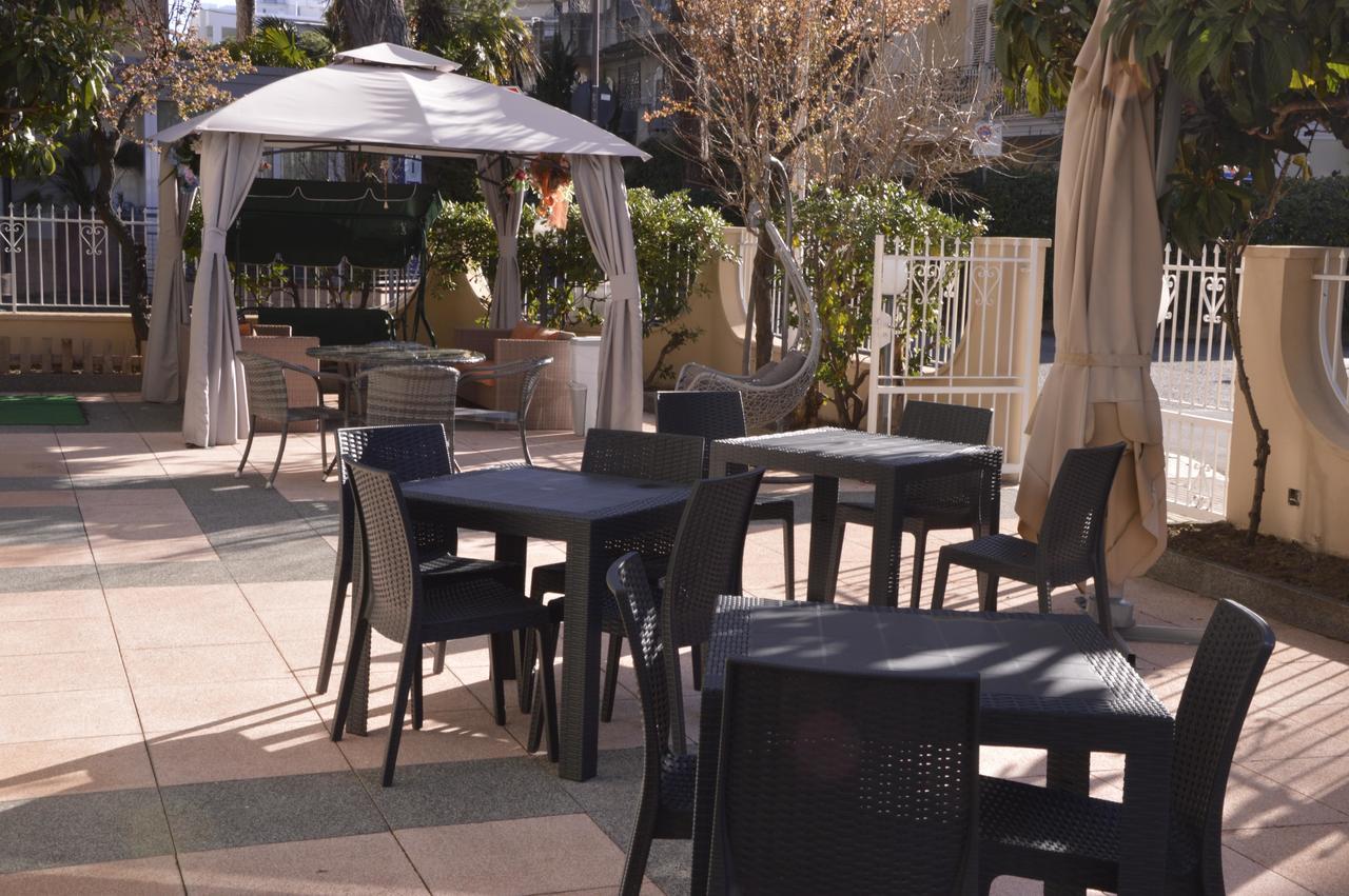 ריצ'יונה Hotel Fucsia מראה חיצוני תמונה