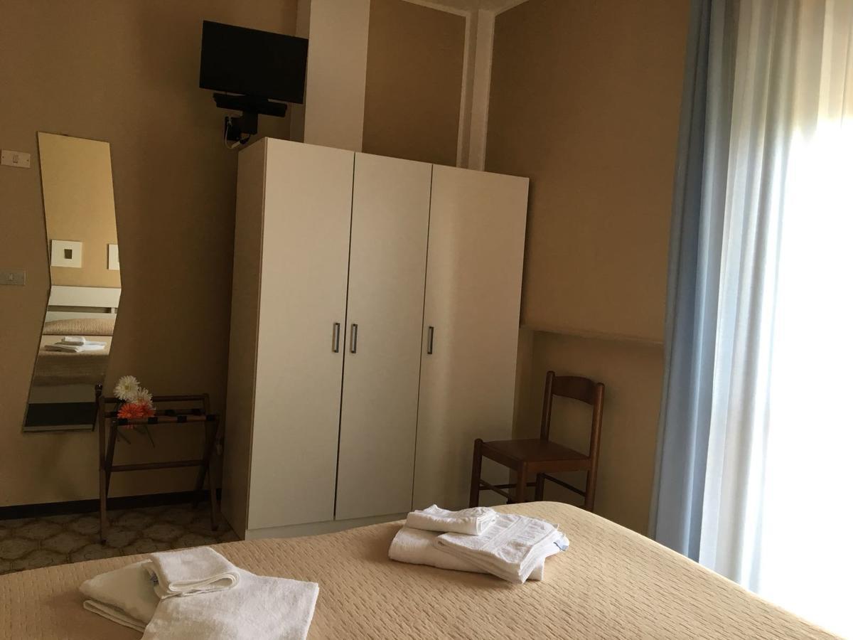 ריצ'יונה Hotel Fucsia מראה חיצוני תמונה