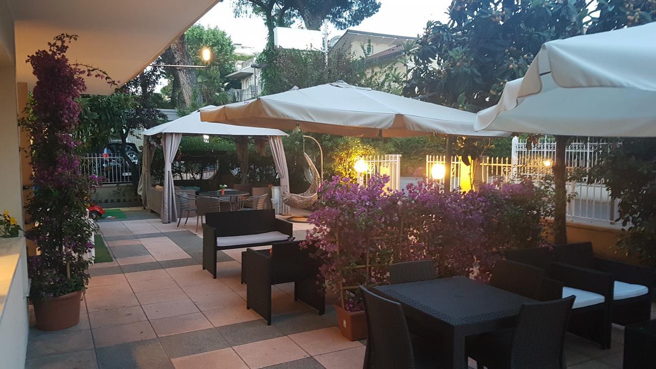 ריצ'יונה Hotel Fucsia מראה חיצוני תמונה