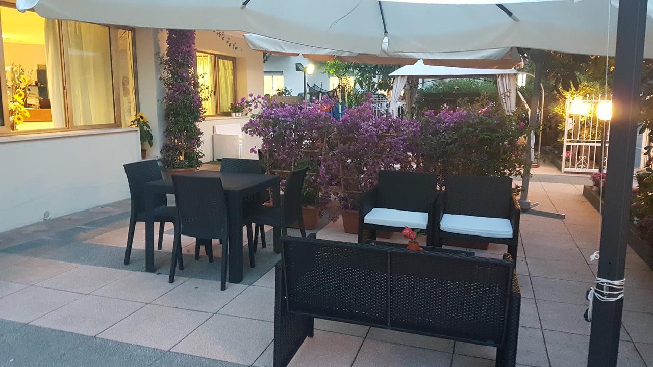 ריצ'יונה Hotel Fucsia מראה חיצוני תמונה