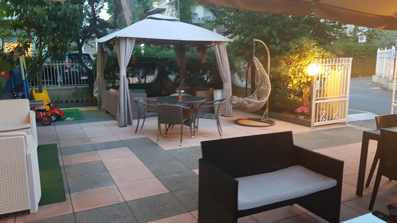 ריצ'יונה Hotel Fucsia מראה חיצוני תמונה
