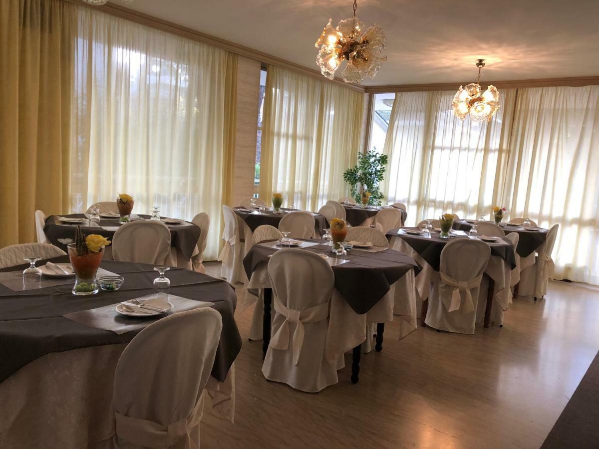 ריצ'יונה Hotel Fucsia מראה חיצוני תמונה